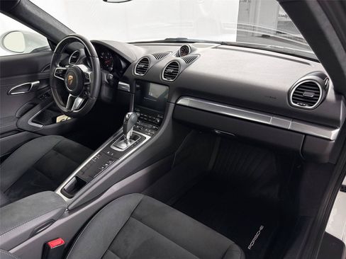 Certified 2025 Porsche 718 Cayman GTS RWD image 26