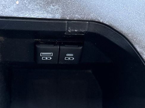 Used 2022 Toyota Camry LE image 25