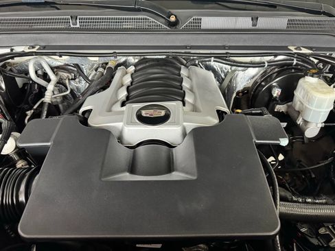 Used 2015 Cadillac Escalade Luxury image 44