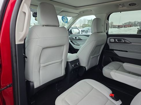 Used 2025 Ford Explorer Platinum w/ LUX Leather Package image 32