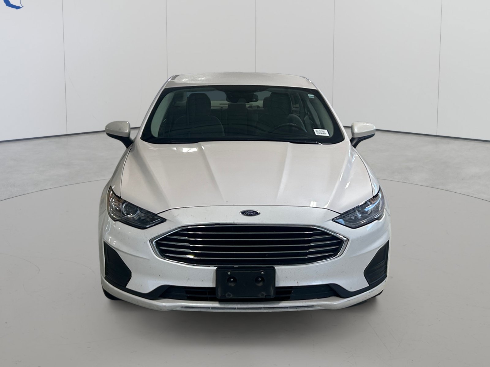 Used 2019 Ford Fusion SE FWD image 2