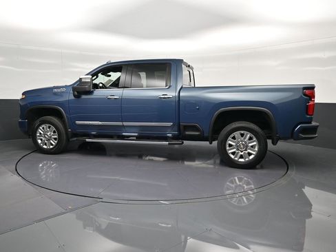 Used 2025 Chevrolet Silverado 2500 High Country w/ Technology Package AWD/4WD image 8