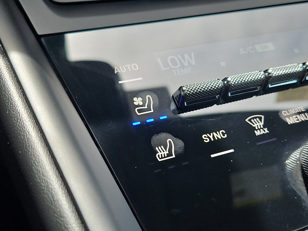 Certified 2025 Porsche Macan 4S Electric AWD/4WD image 25