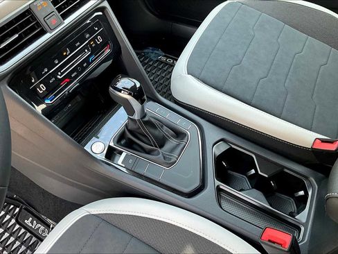 New 2025 Volkswagen Taos SE image 7