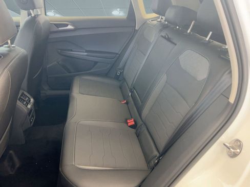 New 2026 Volkswagen Taos SE image 15