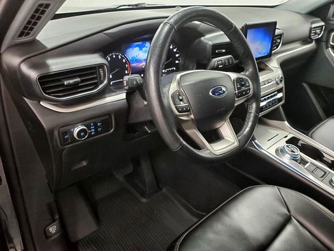 Used 2022 Ford Explorer XLT w/ Equipment Group 202A image 10