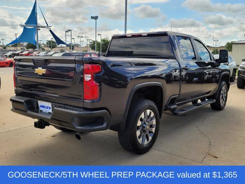Used 2024 Chevrolet Silverado 2500 Custom w/ Custom Value Package AWD/4WD image 4