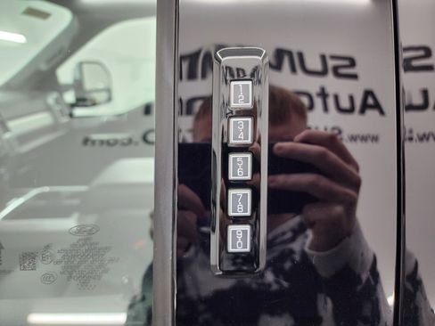 Used 2020 Ford F350 4x4 Crew Cab DRW Super Duty image 48