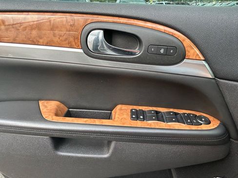 Used 2009 Buick Enclave CXL w/ Entertainment Package #3 AWD/4WD image 31
