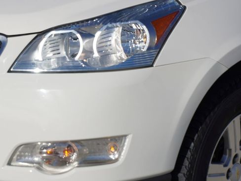 Used 2011 Chevrolet Traverse LT w/ Personal Connectivity Package image 2