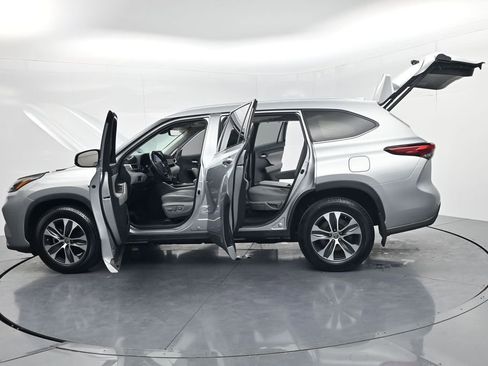 Used 2021 Toyota Highlander XLE image 70
