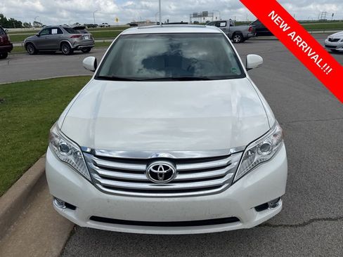 Used 2011 Toyota Avalon Limited image 2