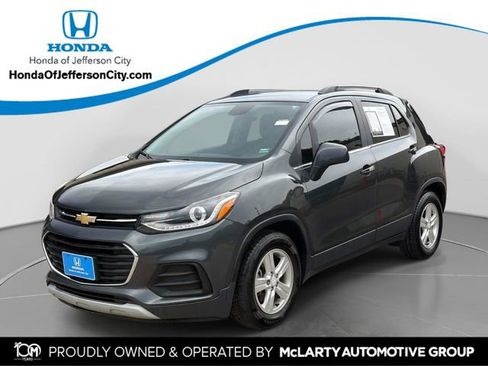 Used 2017 Chevrolet Trax LT w/ LT Convenience Package FWD image 1