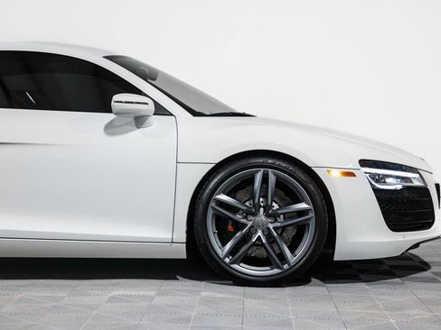 Used 2015 Audi R8 V8 w/ Extended Leather Package image 3