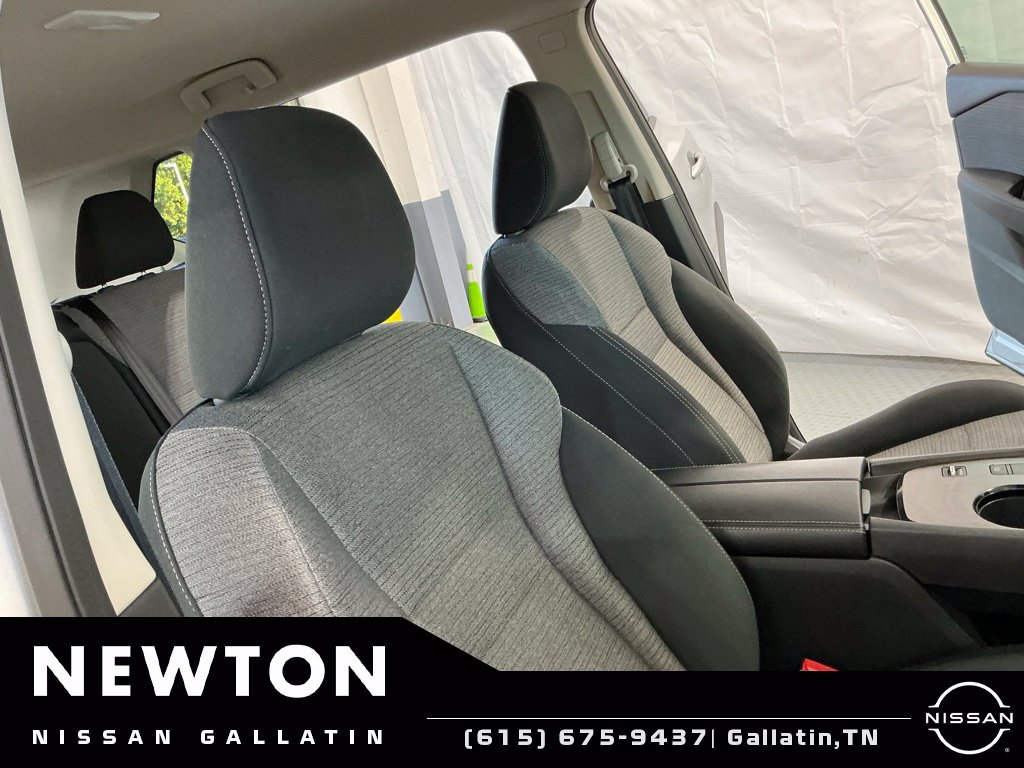 Used 2022 Nissan Rogue SV FWD image 14