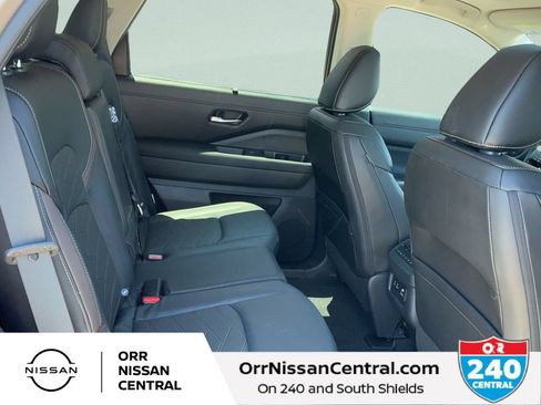 Used 2023 Nissan Pathfinder Platinum w/ Lighting Package (N92) AWD/4WD image 12