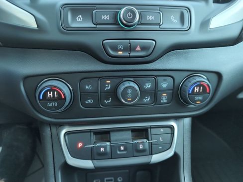 Used 2024 GMC Terrain SLE w/ Driver Convenience Package image 25