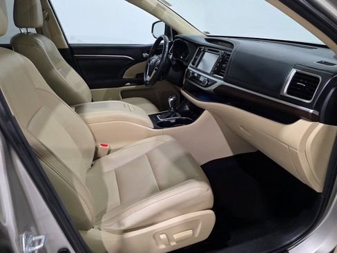 Used 2015 Toyota Highlander Limited w/ Driver Technology Package image 24