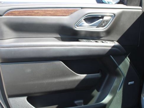 Used 2021 Chevrolet Suburban High Country RWD image 13