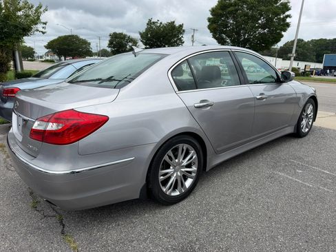 Used 2013 Hyundai Genesis 3.8 w/ Premium Pkg RWD image 5