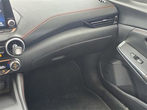 Used 2024 Nissan Sentra SR w/ SR Premium Package image 17