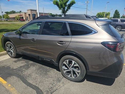 Used 2022 Subaru Outback Limited AWD/4WD image 2