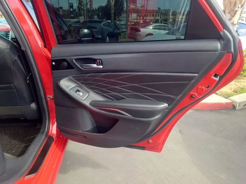 Used 2022 Toyota Avalon Limited image 9