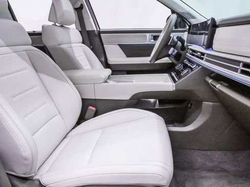 Used 2025 Hyundai Santa Fe Calligraphy image 17