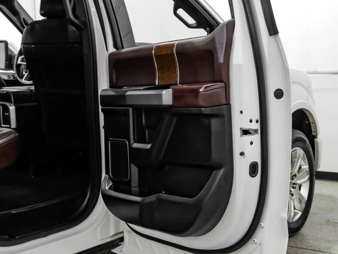 Used 2015 Ford F150 Platinum w/ Equipment Group 701A Luxury AWD/4WD image 56