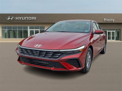New 2025 Hyundai Elantra SE