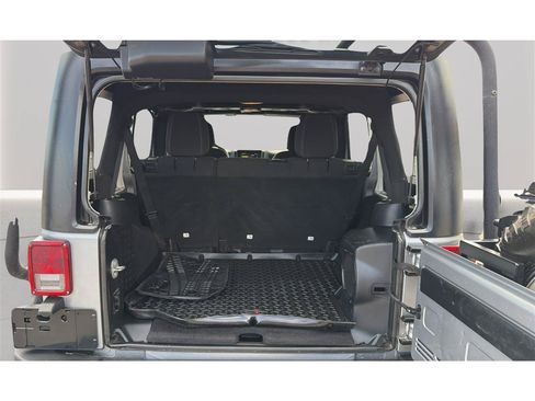 Used 2014 Jeep Wrangler Unlimited Rubicon w/ Connectivity Group AWD/4WD image 33