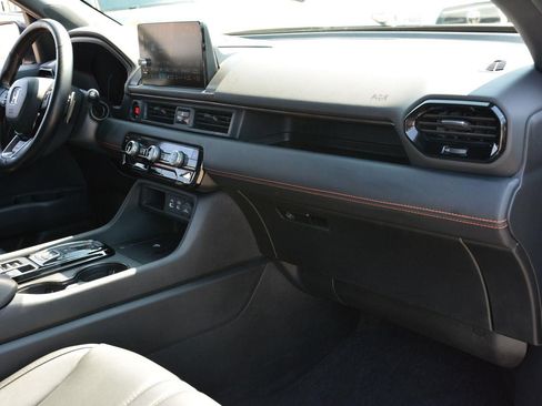 Used 2025 Honda Pilot TrailSport image 21