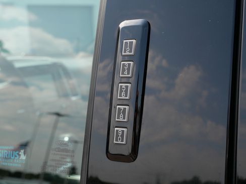Used 2015 Ford F150 XLT w/ Equipment Group 302A Luxury AWD/4WD image 19