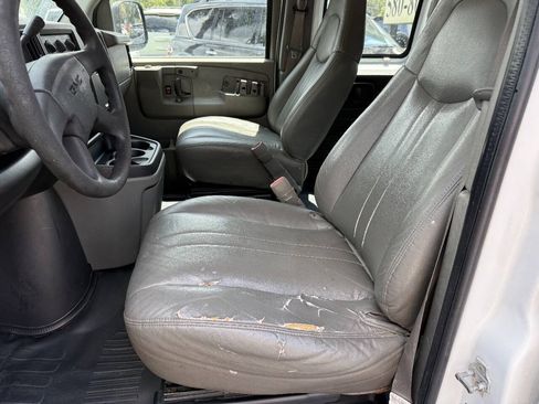 Used 2005 GMC Savana 1500 RWD image 8