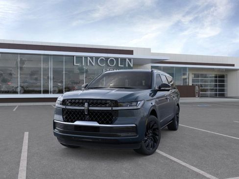 New 2026 Lincoln Navigator L Reserve w/ Jet Appearance Package AWD/4WD image 2