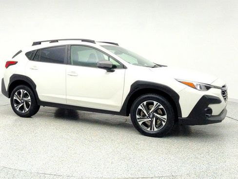 Used 2024 Subaru Crosstrek 2.0i Premium image 3