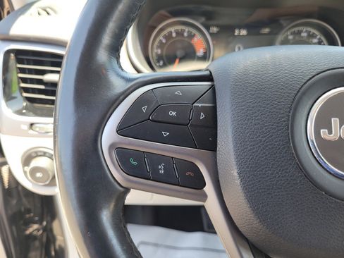 Used 2019 Jeep Cherokee Limited AWD/4WD image 23
