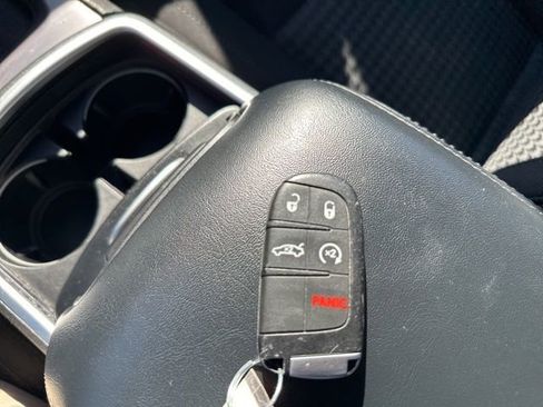 Used 2023 Dodge Charger SXT image 28