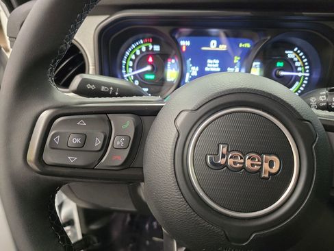 Used 2025 Jeep Wrangler Sport S image 22