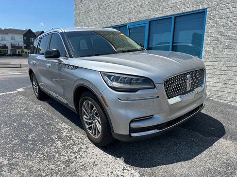 Used 2023 Lincoln Aviator 2WD image 2