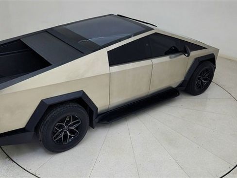 Used 2025 Tesla Cybertruck AWD Crew Cab image 78