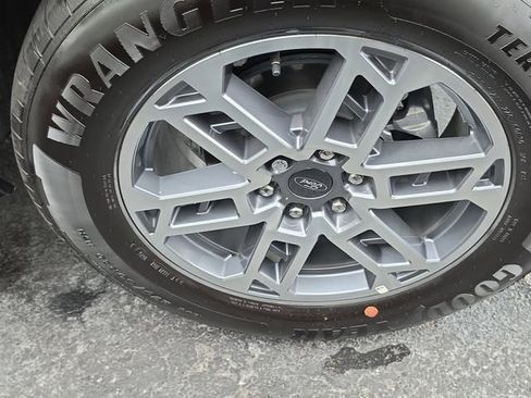 Used 2025 Ford Expedition Active image 7