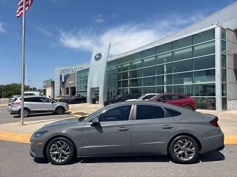 Used 2021 Hyundai Sonata SEL FWD image 2