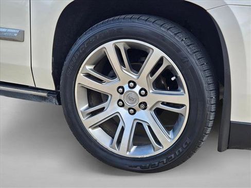 Used 2015 Cadillac Escalade Premium image 24