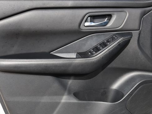 Used 2024 Nissan Rogue SV FWD image 25