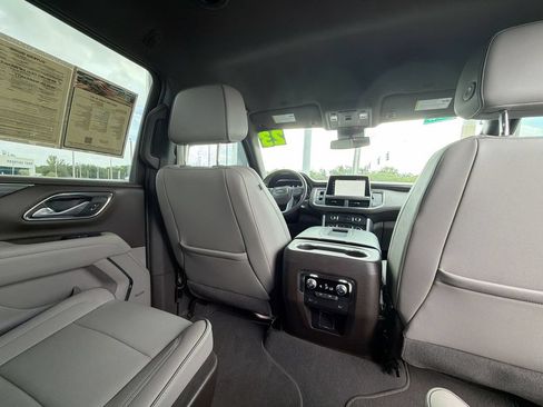 Used 2023 GMC Yukon XL SLT RWD image 12