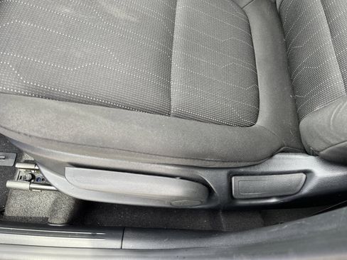 Used 2023 Hyundai Venue SE image 16