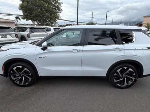 Used 2024 Mitsubishi Outlander 4WD Plug-In Hybrid image 2