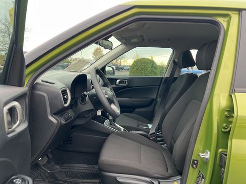 Used 2022 Hyundai Venue SE image 12