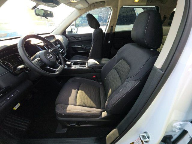 Certified 2025 Nissan Pathfinder SV w/ SV Premium Package FWD image 6